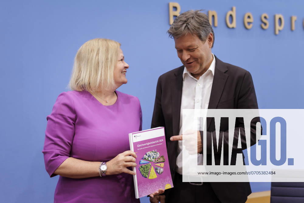 Nancy Faeser (SPD), Bundesministerin fuer Inneres und Heimat, und Robert Habeck (Buendnis 90 Die Gruenen), Bundesminister fuer Wirtschaft und Klimaschutz und Vizekanzler, aufgenommen im Rahmen der Vorstellung des 1. Gleichwertigkeitsbericht der Bundesregierung in der Bundespressekonferenz in Berlin, 03.07.2024. Berlin Deutschland