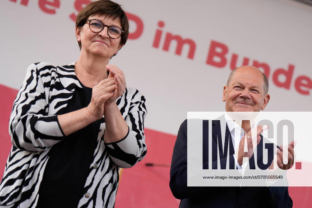 Hoffest der SPD-Bundestagsfraktion Hoffest der SPD-Bundestagsfraktion im Tipi am Kanzleramt, Bundeskanzler, Olaf Scholz, Saskia Esken, Parteivorsitzende Berlin Berlin GER
