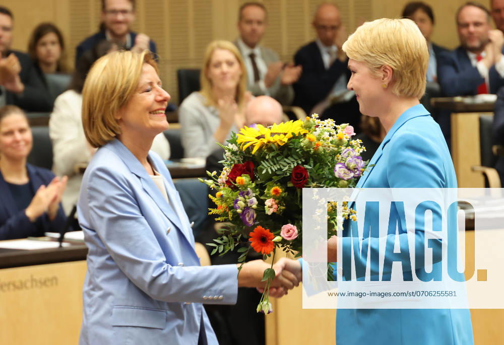 Bundesrat 05.07.2024, Germany, Berlin, Bundesrat, 1046 Sitzung, Verabschiedung von Ministerpraesidentin Malu Dreyer , die sichtlich ergriffen nach 22 Jahren ihre letzte Sitzung heute hatte, mit Ministerpraesidentin Manuela Schwesig und weiteren, Berlin Berlin Germany