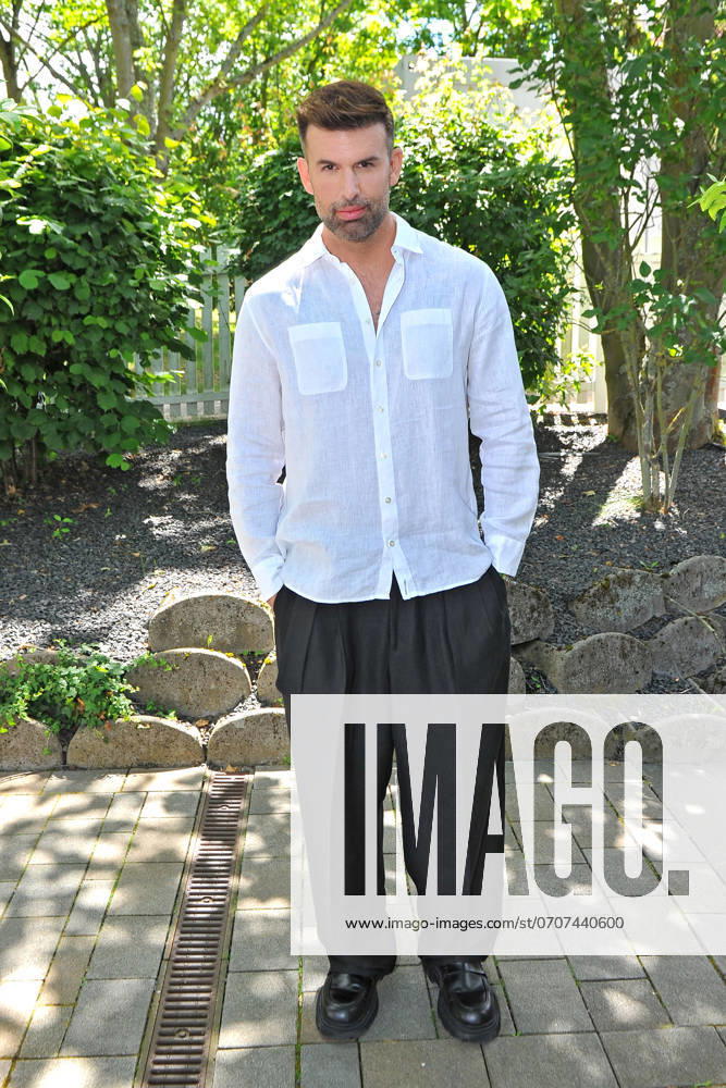ZDF - Fernsehgarten. Sänger Jay Khan während der ZDF - Unterhaltungsshow Fernsehgarten am 07.07.2024 in Mainz. 20240707MWI148718
