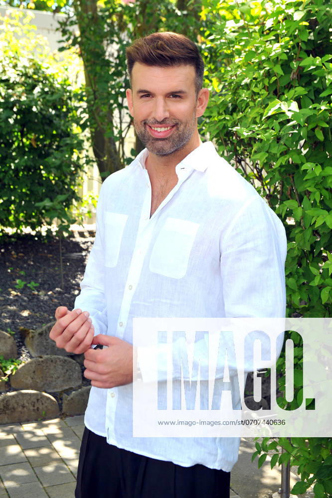 ZDF - Fernsehgarten. Sänger Jay Khan während der ZDF - Unterhaltungsshow Fernsehgarten am 07.07.2024 in Mainz. 20240707MWI148732