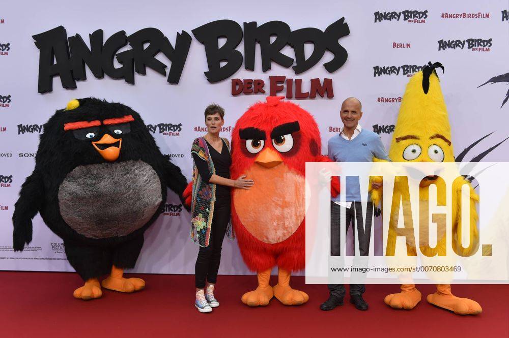 Christoph Maria Herbst und seine Ehefrau Gisi bei der Angry Birds- Der Film Kino Premiere am 1.05.2016 in Berlin Angry Birs- Der Film Kinopremiere in Berlin, 2016