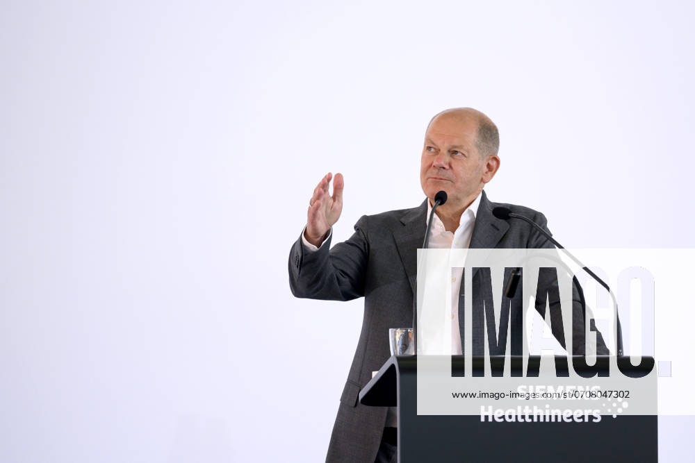 Bundeskanzler Olaf Scholz (SPD) bei seinem Besuch im Werk der Siemens Healthineers AG in Erlangen. Erlangen, 08.07.2024 Bayern Deutschland