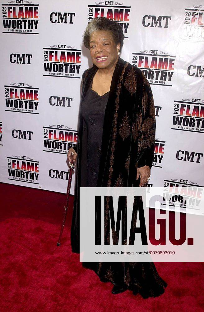 IMAGO ICONS: Maya Angelou Jan. 1, 2011 - New York, New York, U.S. - K36813JKRON.CMT 2004 FLAME WORTHY VIDEO MUSIC AWARDS (RED CARPET ARRIVALS) AT THE GAYLORD ENTERTAINMENT CENTER IN NASHVILLE, TN.4 21 2004. 2004..DR. MAYA ANGELOU - ZUMAjk2_