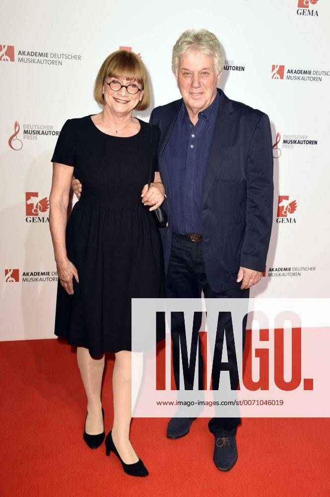Rolf Zuckowski mit Ehefrau Monika bei der 8. Verleihung des Deutschen Musikautorenpreises 2016 im Hotel Ritz-Carlton. Berlin, 12.05.2016 Foto:xFredericx xFuturexImage