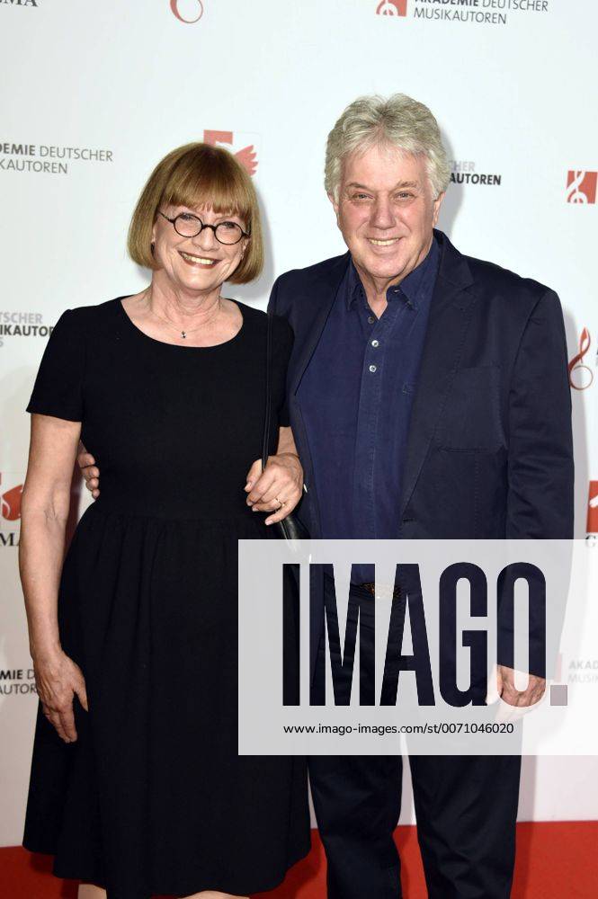 Rolf Zuckowski mit Ehefrau Monika bei der 8. Verleihung des Deutschen Musikautorenpreises 2016 im Hotel Ritz-Carlton. Berlin, 12.05.2016 Foto:xFredericx xFuturexImage