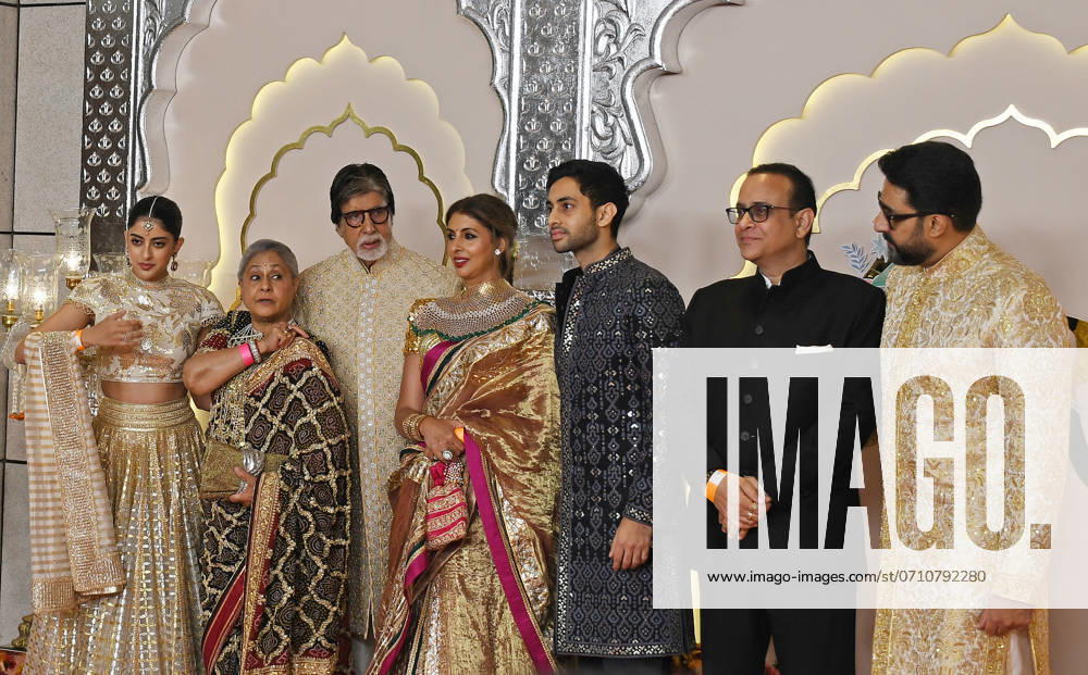 Wedding red carpet of Anant Ambani & Radhika Merchant in Mumbai, India - 12 Jul 2024 L-R You Tuber Navya Naveli Nanda, Jaya Bachchan, Bollywood actor Amitabh Bachchan, Shweta Bachchan, Agastya Nanda, Industrialist Nikhil Nanda and actor Abhishek Bachchan pose for a photo on the red carpet wedding ceremony of Anant Ambani and Radhika Merchant in Mumbai. Mumbai India