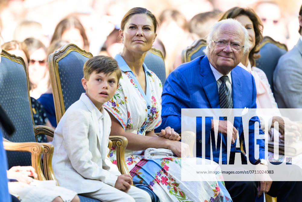 Kronprinsessan Victoria och kung Carl Gustaf under utdelningen av Victoriapriset den 14 juli 2024 i Borgholm.