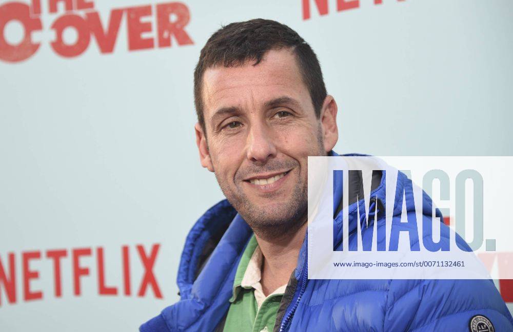 Filmpremiere The Do Over in Los Angeles Cast member Adam Sandler attends the premiere of The Do-Over held at the Regal LA Live in Los Angeles on May 16, 2016. LAP20160516108 PHILxMcCARTEN