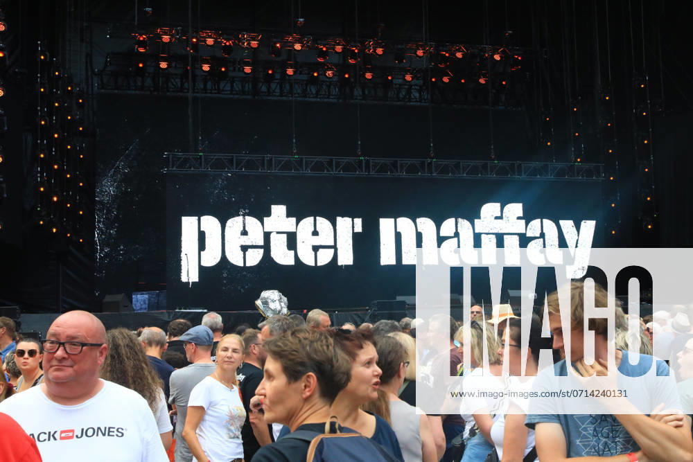 Peter Maffay beim Konzert in der Red Bull Arena Erfurt, 20.07.2024 Zuschauer - We Love Rock n Roll - Farewell Tour 2024 - Konzert in der Red Bull Arena in Leipzig Foto: Matthias Gränzdörfer Sachsen Germany