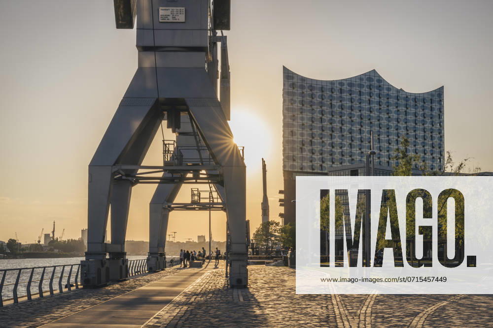 Germany, Hamburg, View from Sandkai to Elbphilharmonie at sunset, KEBF02942