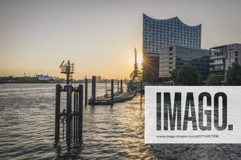 Germany, Hamburg, View from Sandkai to Elbphilharmonie at sunset, KEBF02944