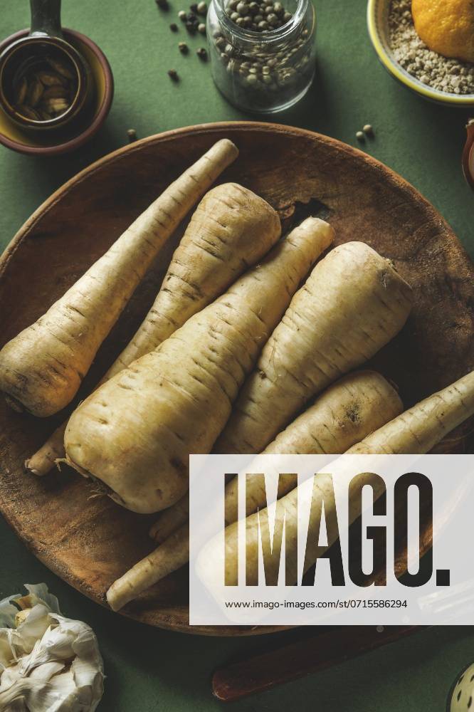 Raw parsnip vegetables on wooden plate , top view ,model released, Symbolfoto