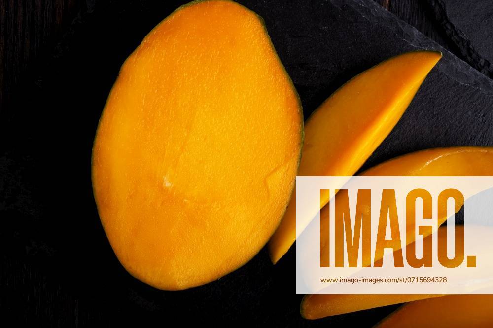 Ripe egyption Mango slices served at black dish. close up ,model released, Symbolfoto