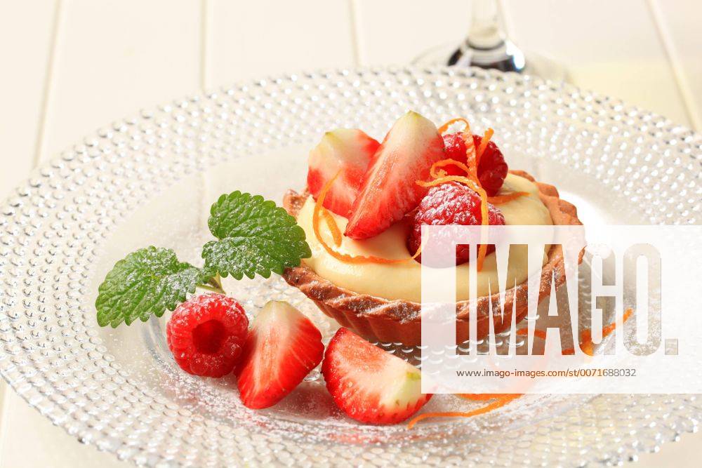 Dessert - Small custard tart with fresh fruit Custard tart with fruit xdigifoodstockx CTKPhoto201111160351101
