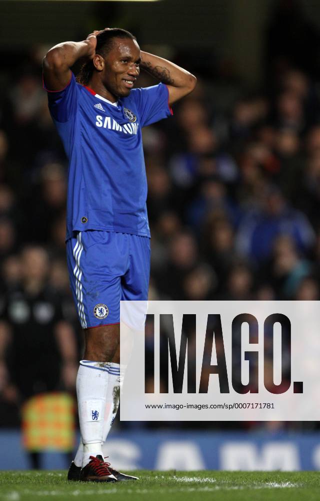 Chelsea s Didier Drogba looks on dejected Barclays Premier League: Chelsea FC London vs Blackburn Rovers, 15th January, 2011 - . o0 Enttäuschung