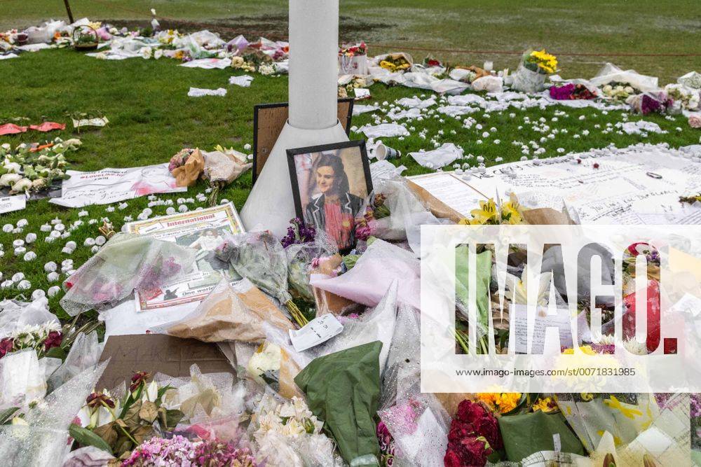 London, England, United Kingdom - Uk pay a tribute to Jo Cox in London, UK, on 22 June 2016. London United Kingdom - ZUMAn230