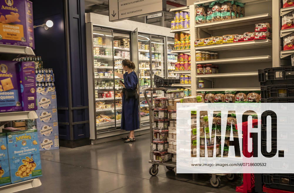 Consumers, stock market, everyone contends with inflation Shopping in a Whole Foods Market supermarket in New York on Monday, July 29, 2024. ( RichardxB.xLevine