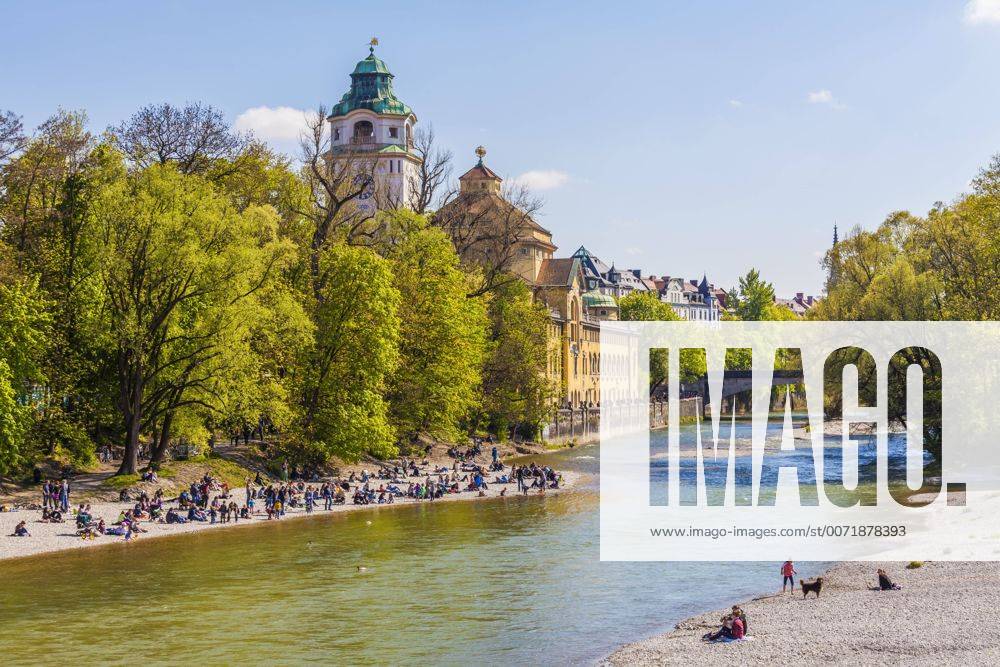 Germany, Munich, view to Mullersches Volksbad and people on the beach WDF003644