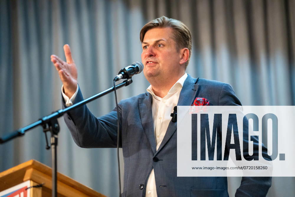 Maximilian Krah, ein prominenter Politiker der AfD, Alternative für Deutschland spricht bei einer Veranstaltung der Partei in Meitingen, Bayern
