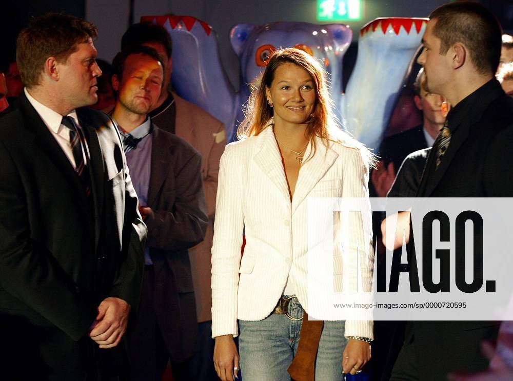 Franziska van Almsick (Deutschland) - Einmarsch zur Sportgala in Berlin Schwimmen Berliner Sportler des Jahres 2002, Gala, Sportgala, Sportlerwahl, Wahl, Auszeichnung, Ehrung, Vdig Gruppe 2003 Berlin