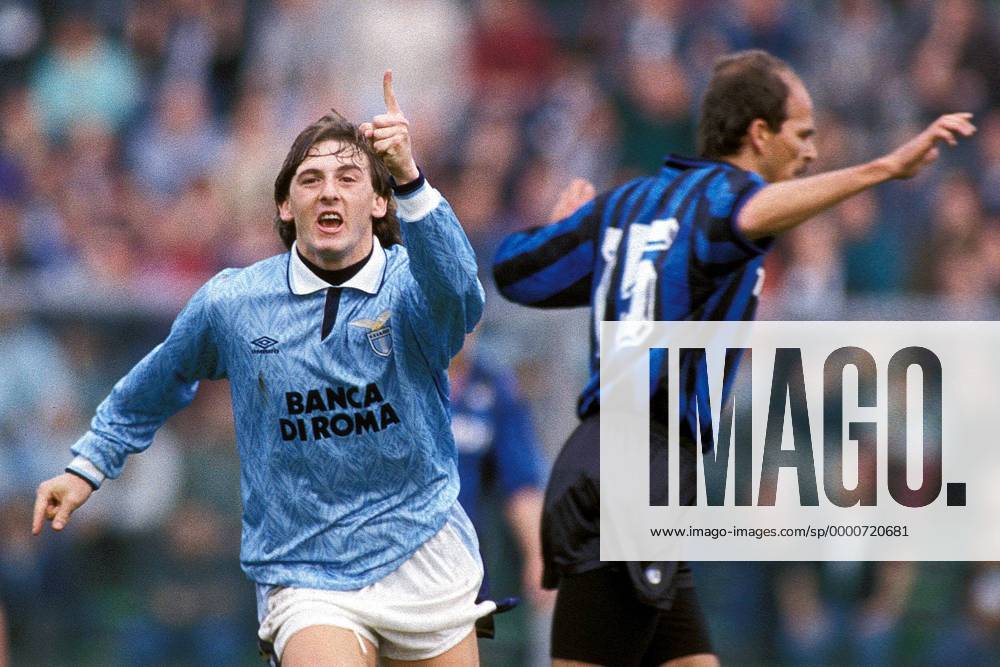 Giuseppe Signori (Lazio) - Torjubel Fußball Herren Serie A 1992 1993, 1. Italienische Liga, Atalanta Bergamo - Lazio Rom 2:2 Einzelbild Bergamo Begeisterung, Freude,