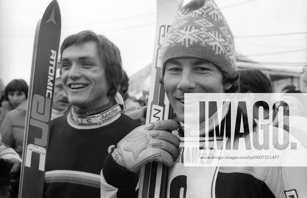 Ingemar Stenmark (Schweden, re.), Sieger im Slalom Weltcup 1977 1978 in Oberstaufen, und der zweitplazierte Klaus Heidegger (Österreich) Alpiner Skilauf Herren Weltcup 1977 1978, Welt Cup, Worldcup, World, WC, Ski Alpin, Skisport, Slalom Gruppe Oberstaufen Freude,