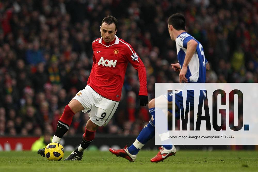 Football - Premier League - Manchester United vs. Birmingham City Dimitar Berbatov of Manchester United (L) faces Liam Ridgewell of Birmingham City at Old Trafford
