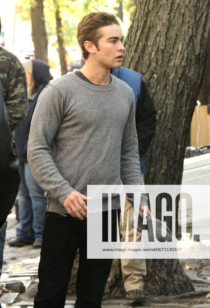 Nov. 1, 2010 - New York, New York, U.S. - Actor CHACE CRAWFORD films a scene from his TV show Gossip Girl on the Upper East Side. - ZUMAk03_