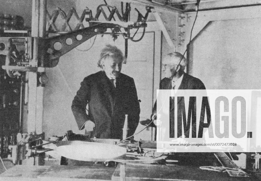 Albert EINSTEIN (1879-1955), German-Swiss-American mathematical physicist, at Mount Wilson Observatory, United States, examining the spectrograph at base of 150-foot tower telescope WHA !ACHTUNG AUFNAHMEDATUM GESCHÄTZT!