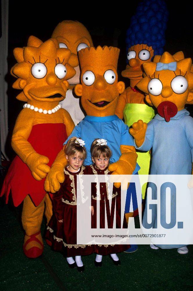 MARY-KATE AND ASHLEY OLSEN WITH THE SIMPSONS. - ZUMAg49_
