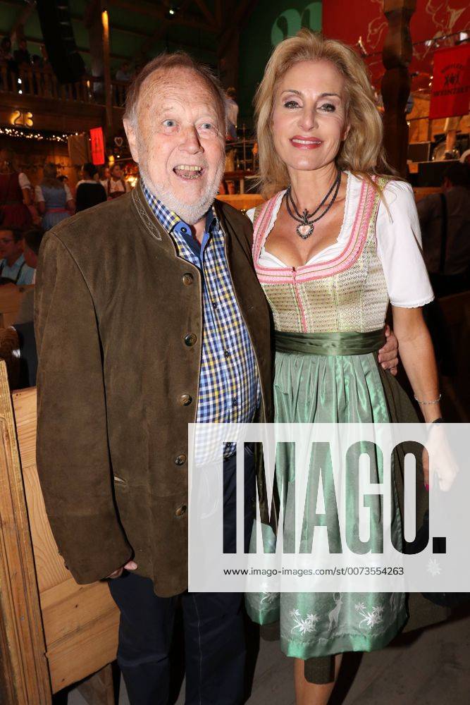 Joseph Vilsmaier mit Freundin Birgit Muth Radio Gong Wiesnstammtisch Wiesn Volksfest Theresienwiese Weinzelt München 21. September 2016