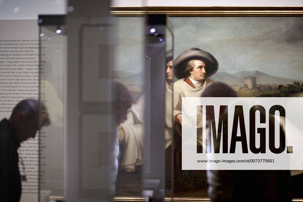 The British View Germany - Memories of a Nation, Exhibition Gropius-Bau DEU, Deutschland, Germany, Berlin, 07.10.2016 Besucher betrachtet ein Werk mit Motiv Johann Wolfgang von Goethe, Goethe in der Campagna von Karl Bennert, in der Ausstellung Der Britische Blick Deutschland - Erinnerungen einer Nation, The British View German - Memories of a Nation, im Martin-Gropius-Bau in Berlin. Die Ausstellung eroeffnet am 08. Oktober und geht bis 09. Januar und praesentiert ca 200 Objekte welche einen Bezug zu den letzten 600 Jahre Geschichte in Deutschland haben. Sie zeigt Spuren deutscher Identitaet aus britischer Perspektive. Visitor next to a painting of Johann Wolfgang von Goethe, Goethe in the Campagna by Karl Bennert, on display during his exhibition Der Britische Blick Deutschland - Erinnerungen einer Nation, The British View German - Memories of a Nation, at the Martin Gropius Bau in Berl