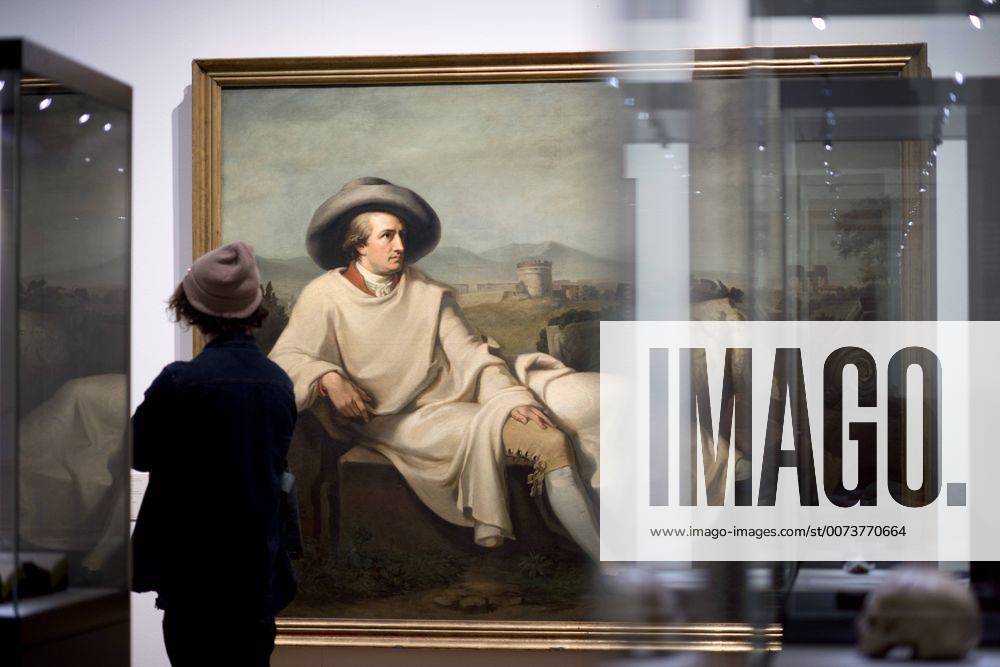 The British View Germany - Memories of a Nation, Exhibition Gropius-Bau DEU, Deutschland, Germany, Berlin, 07.10.2016 Besucher betrachtet ein Werk mit Motiv Johann Wolfgang von Goethe, Goethe in der Campagna von Karl Bennert, in der Ausstellung Der Britische Blick Deutschland - Erinnerungen einer Nation, The British View German - Memories of a Nation, im Martin-Gropius-Bau in Berlin. Die Ausstellung eroeffnet am 08. Oktober und geht bis 09. Januar und praesentiert ca 200 Objekte welche einen Bezug zu den letzten 600 Jahre Geschichte in Deutschland haben. Sie zeigt Spuren deutscher Identitaet aus britischer Perspektive. Visitor next to a painting of Johann Wolfgang von Goethe, Goethe in the Campagna by Karl Bennert, on display during his exhibition Der Britische Blick Deutschland - Erinnerungen einer Nation, The British View German - Memories of a Nation, at the Martin Gropius Bau in Berl