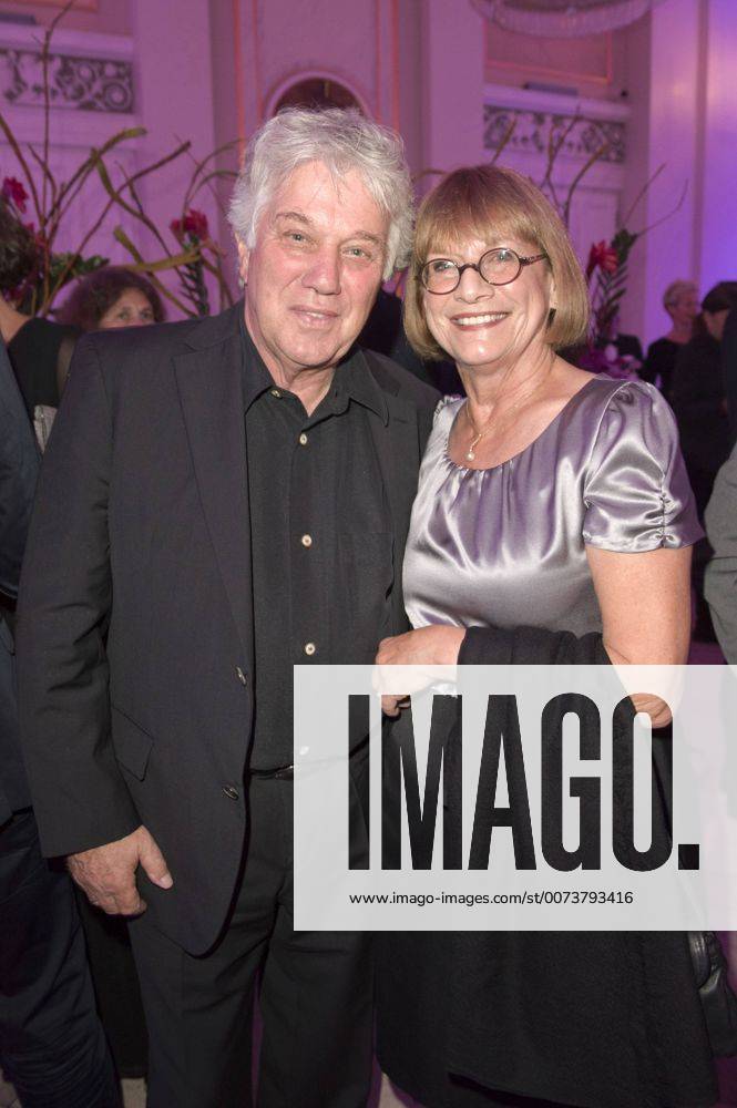 Rolf Zuckowski mit Ehefrau Monika bei der Verleihung des Echo Klassik 2016 im Konzerthaus. Berlin, 09.10.2016 Foto:xFredericx xFuturexImage