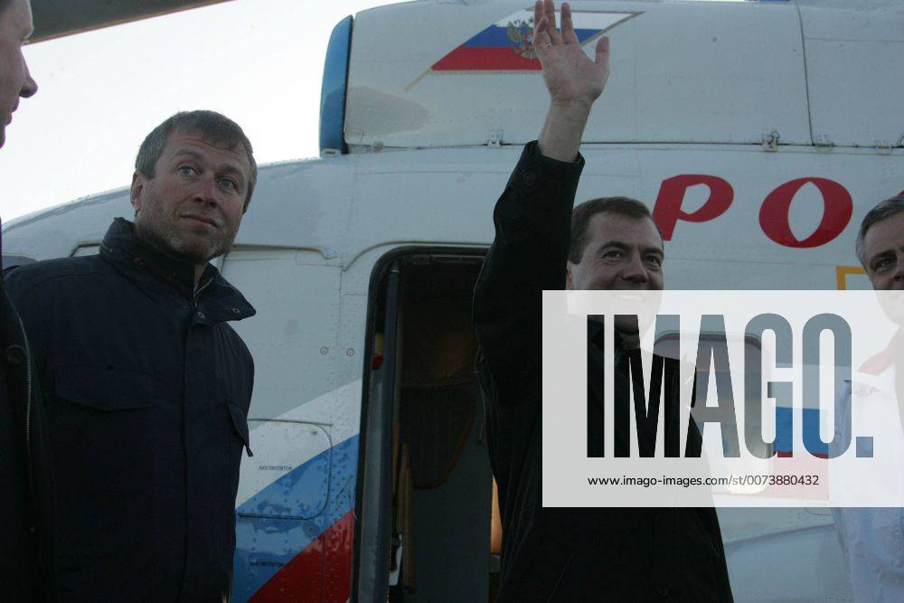 Sep 23, 2008 - Chukotka, Russia - Russian President DMITRY MEDVEDEV visiting Chukotka. With former governor of Chukotka Russian Billionaire ROMAN ABRAMOVICH (L - ZUMAx01_
