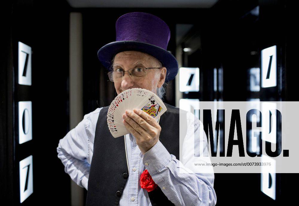 El mago Juan Tamariz. The magician Juan Tamariz. MADRID SERGIOxGONZÃLEZxVALERO