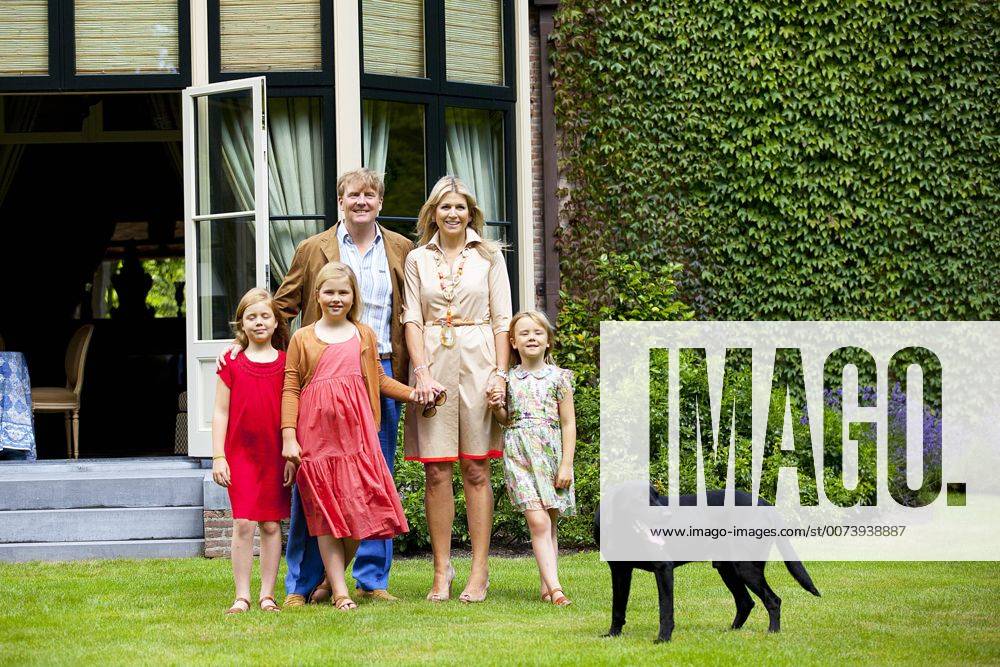 Wassenaar Queen Maxima and King Willem-Alexander and Princess Amalia and Princess Alexia and Princess Ariane and dog Skipper pose for the annual photosession at the Eikenhorst on the Horsten estate in Wassenaar. (c) PPE Nieboer