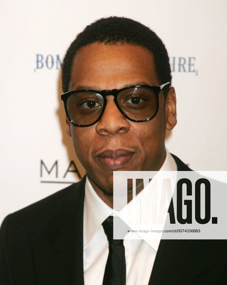 Dec 01, 2008 - New York, NY, USA - Hip hop artist JAY-Z at the arrivals for the New York premiere of Cadillac Records held at AMC Loews 19th Street. - ZUMAk03_ 20081201_njk_k03_093