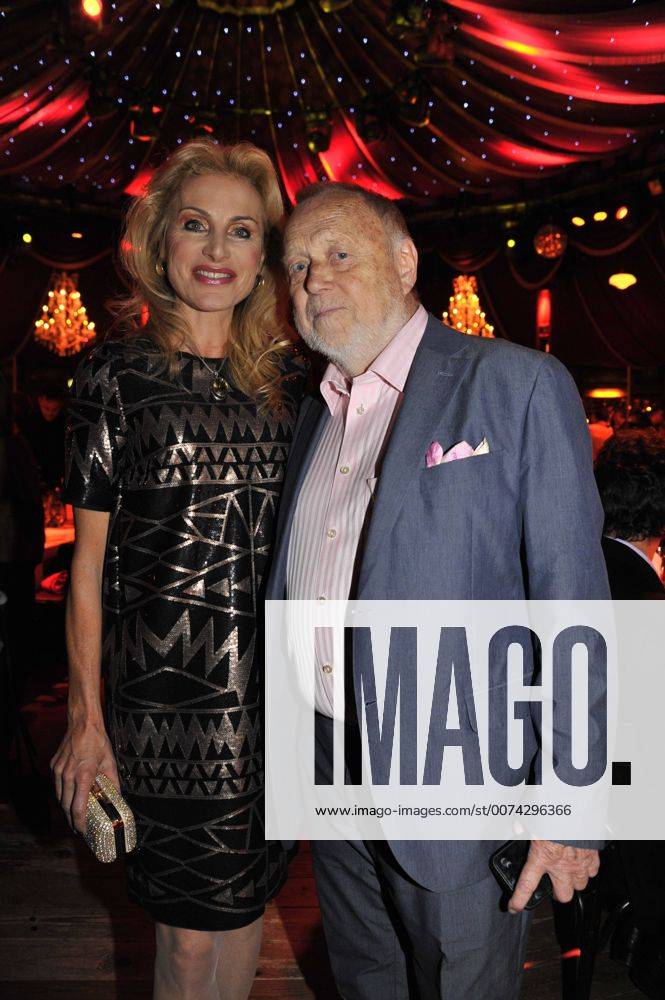Joseph Vilsmaier mit Freundin Birgit Muth VIP-Premiere Schuhbecks teatro Sweet Dreams Spiegelpalast Riem bei München 03. November 2016