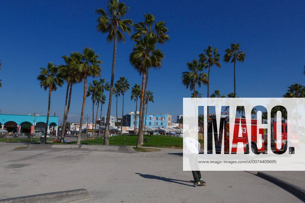 USA, United States of America, California, Los Angeles, 01.11.2016: Los Angeles City Fire Department, Löschzug, Löschfahrzeug am Strand von Venice Beach