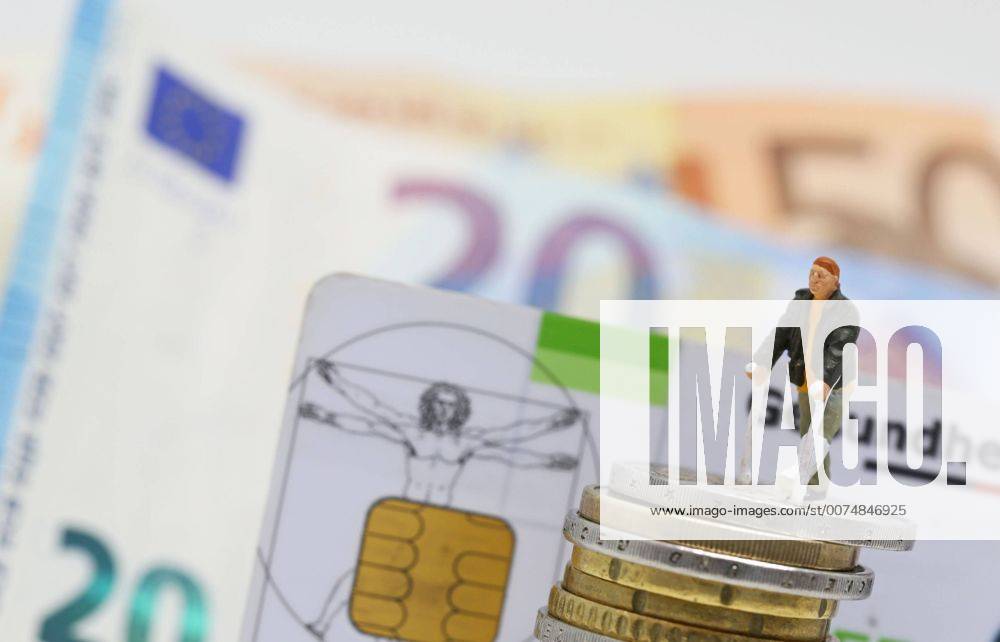 Nuernberg Symbolfoto, Themenbild Krankenversicherung, Krankenkassenbeitrag, Mann mit Gips und Gehhilfe steht auf Euro Muenzen. Im Hintergrund eine Gesundheitskarte der Barmer gek sowie Euro Banknoten.