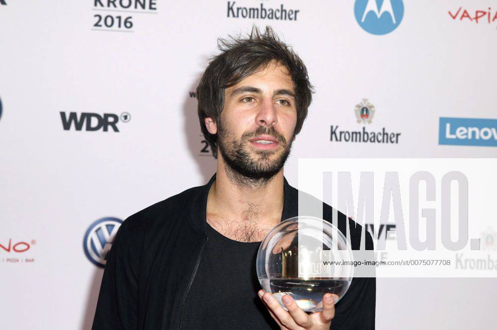 Max Giesinger bei der 17. Verleihung der1Live Krone 2016 in der Jahrhunderthalle. Bochum, 01.12.2016 Foto:xC.xFuturexImage