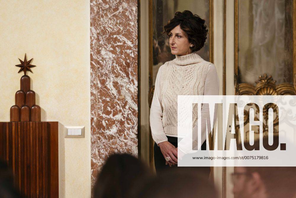 Rome, Italy - Italian Prime Minister Matteo Renzi s wife Agnese Landini is seen as Renzi gives a speech after the results of the referendum on constitutional reforms at Palazzo Chigi on December 5, 2016 in Rome, Italy. The result of the government referendum that could change the constitution is considered crucial for the political future of Italy and for the personal future of its Prime Minister. Rome Italy - ZUMAn230 20161205_zaa_n230_014
