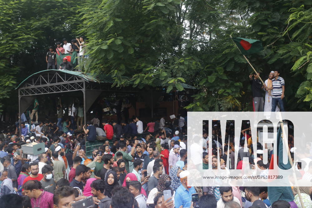 People Celebrates In Bangladesh Bangladeshi people are celebrating at the country s Prime Minister Sheikh Hasina s residence after she fled and resigned in Dhaka, Bangladesh, on August 5, 2024. Dhaka Bangladesh