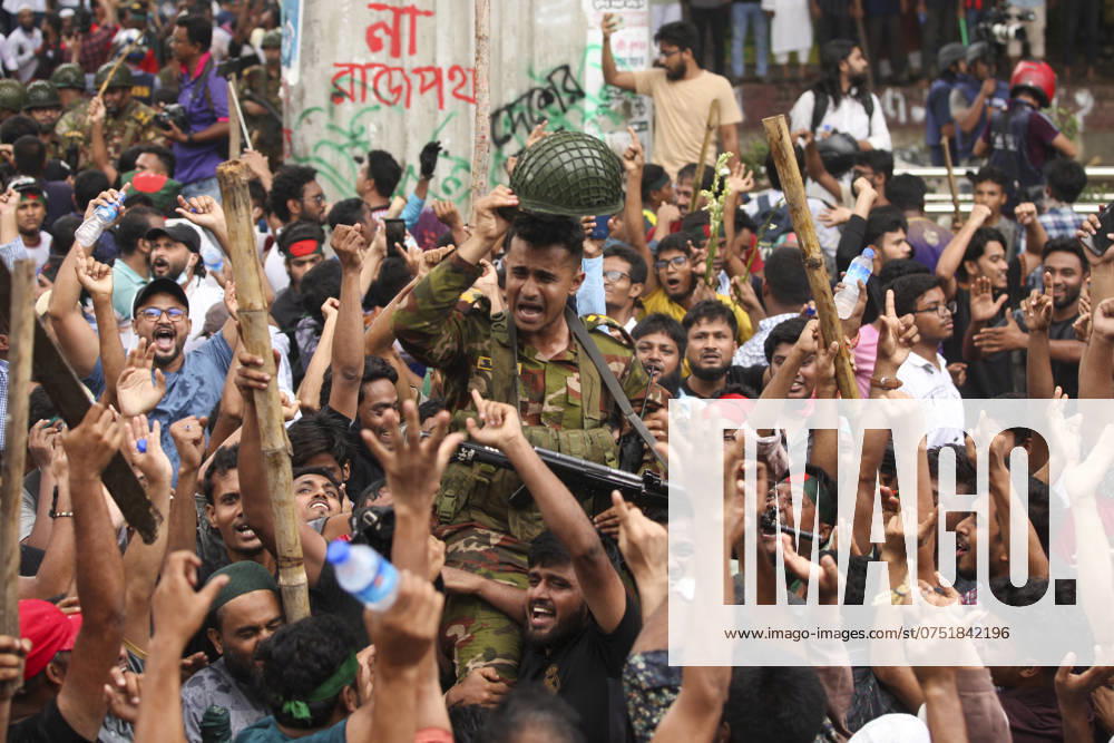 Anti-government protestors celebrate in Dhaka on August 5, 2024. Protests in Bangladesh that began as student-led demonstrations against government hiring rules in July culminated on August 5, in the prime minister fleeing and the military announcing it would form an interim government. Dhaka Bangladesh - ZUMAj163 20240805_zip_j163_008