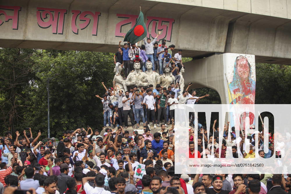 Anti-government protestors celebrate in Dhaka on August 5, 2024. Protests in Bangladesh that began as student-led demonstrations against government hiring rules in July culminated on August 5, in the prime minister fleeing and the military announcing it would form an interim government. Dhaka Bangladesh - ZUMAj163 20240805_zip_j163_015