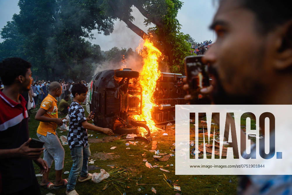 A car seen on fire inside the Ganobhaban during the celebration at the country s Prime Minister Sheikh Hasina s residence after she fled and resigned. Thousands of People celebrate the resignation of Bangladeshi Prime Minister Sheikh Hasina. Protests in Bangladesh that began as student-led demonstrations against government hiring rules in July culminated on August 5, in the Prime Minister fleeing and the military announcing it would form an interim government. Dhaka Bangladesh - ZUMAs197 20240805_aaa_s197_092