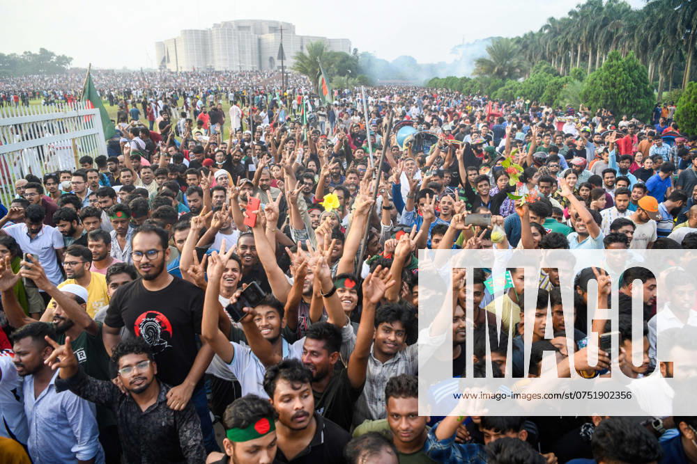 Anti-government protestors gather at the parliament house during the celebrations. Thousands of People celebrate the resignation of Bangladeshi Prime Minister Sheikh Hasina. Protests in Bangladesh that began as student-led demonstrations against government hiring rules in July culminated on August 5, in the Prime Minister fleeing and the military announcing it would form an interim government. Dhaka Bangladesh - ZUMAs197 20240805_aaa_s197_102