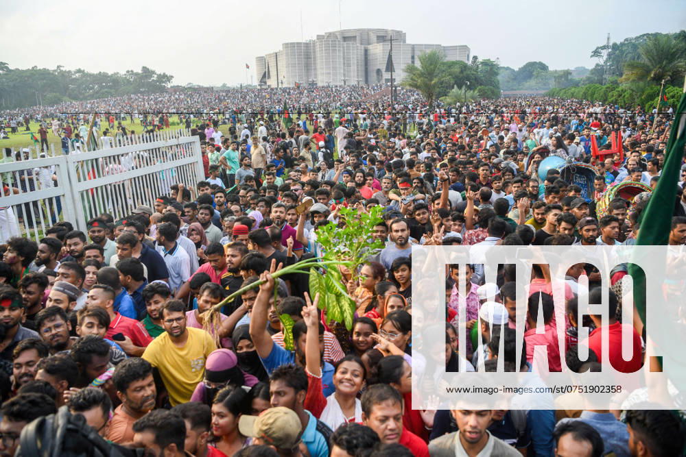 Anti-government protestors gather at the parliament house during the celebrations. Thousands of People celebrate the resignation of Bangladeshi Prime Minister Sheikh Hasina. Protests in Bangladesh that began as student-led demonstrations against government hiring rules in July culminated on August 5, in the Prime Minister fleeing and the military announcing it would form an interim government. Dhaka Bangladesh - ZUMAs197 20240805_aaa_s197_103